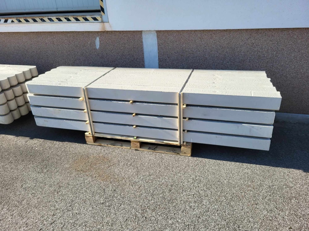 Poteau de clôture en béton 260x8x8